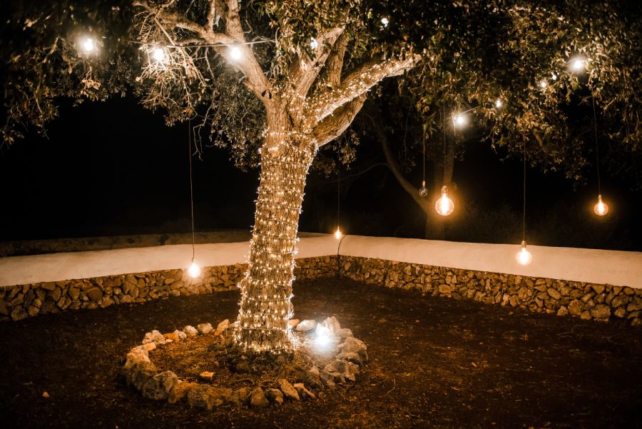 Detalle de iluminación decorativa de una de nuestras bodas en Menorca